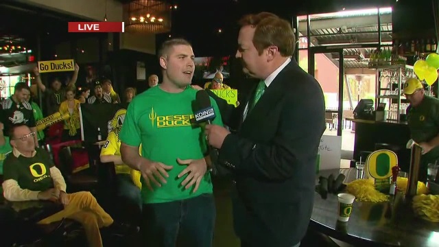 The head of the Desert Ducks brought fans to the Ducks Bus stop in Tempe, Arizona, Jan. 8, 2015 (KOIN 6 News)