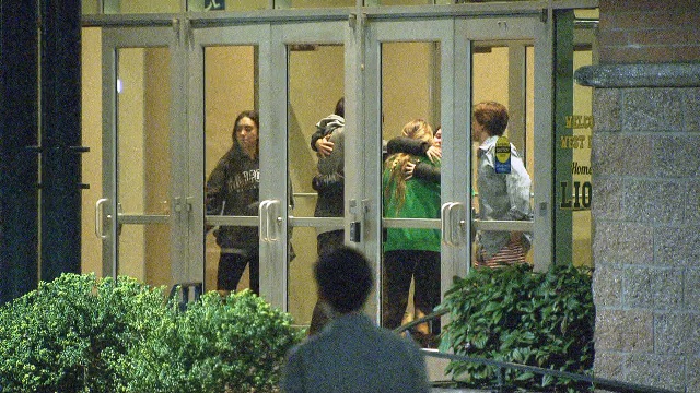 Students and staff gathered at West Linn High School after 2 students died in a crash in the Gorge, Feb. 21, 2015 (KOIN 6 News)