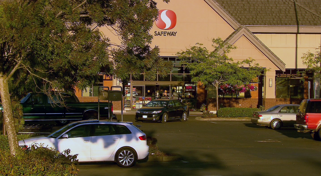 It was just a normal day when Laurie Swanson entered a Molalla Safeway for lunch. (KOIN)