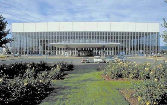 Veterans Memorial Coliseum front entrance. (City of Portland)