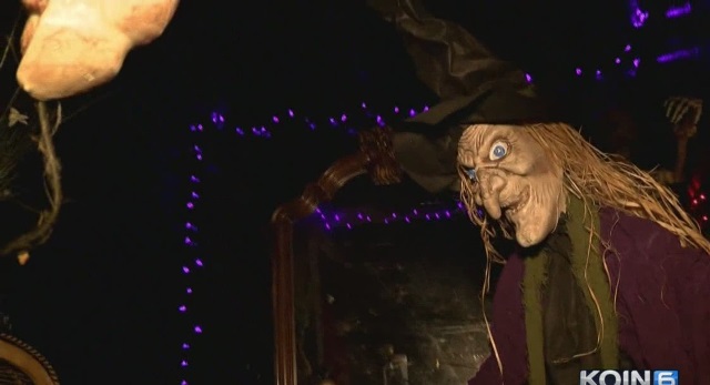 generic halloween haunted house 10302015_223375