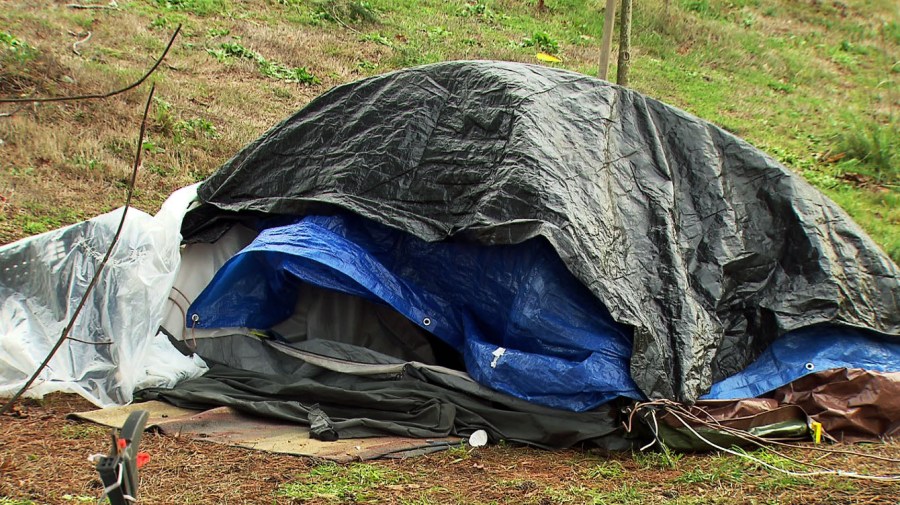 homeless tent_255937