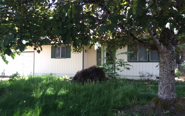 Kirk Alexander's home in Salem. A Domino's delivery driver saved Mr. Alexander's life, May 9, 2016 (KOIN)