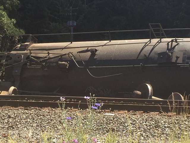 An oil train derailed near Mosier in the Columbia River Gorge, June 3, 2016 (Steven Erspamer)