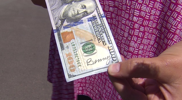 Amie Good found a $100 'Benny' bill inside a beach bag in a Keizer Goodwill store, July 26, 2016 (KOIN)