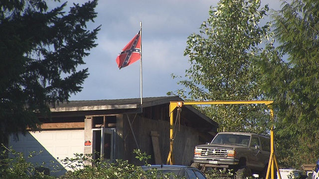 A Confederate flag over the house where police say Brent Luyster killed 3 people. (KOIN)