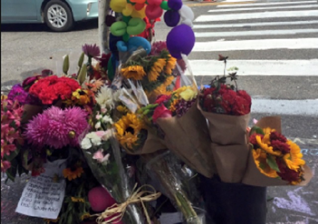 A makeshift memorial for Fallon Smart is seen on SE Hawthorne near 43rd, August 22, 2016 (KOIN)