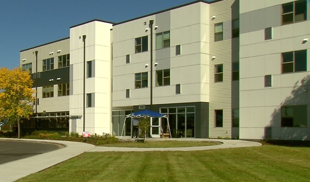 Freedom's Path at Vancouver Apartments provides low income housing for chronically homeless vets, September 21, 2016 (KOIN)