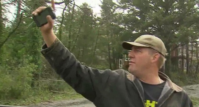 John Keagle points to the direction where the Manzanita tornado came from, October 14, 2016 (KOIN)