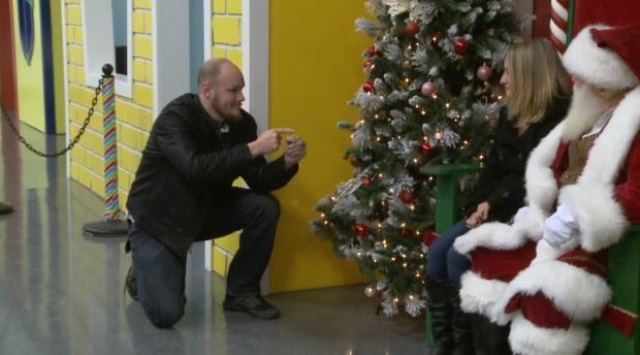 deaf-santa-proposal_382605