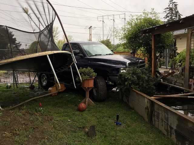 05022017 DUII crash into home_452704