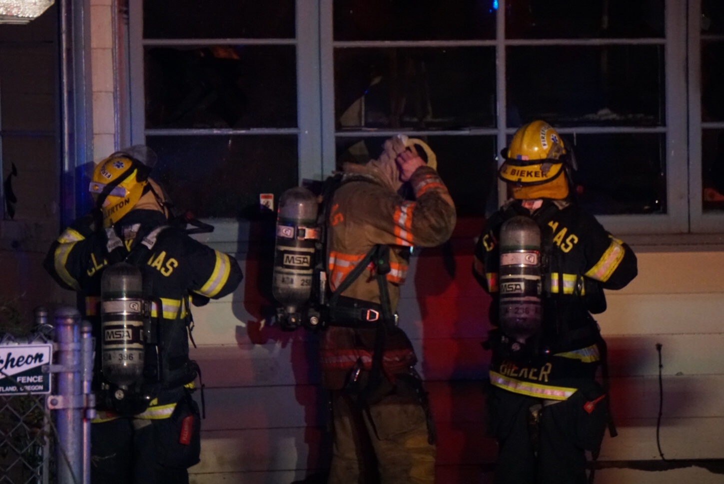 Crews respond to fire in the in the 7900 block of SE Crystal Springs Blvd, January 5 2017. (KOIN)_577772