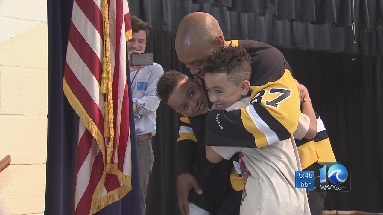 Home_at_last__Marine_surprises_sons_at_t_0_20180419225150-873703993