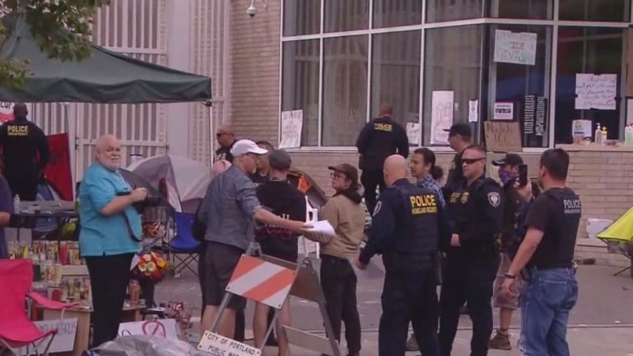 Occupy_ICE_protesters_told_to_leave_prop_1_20180625231527