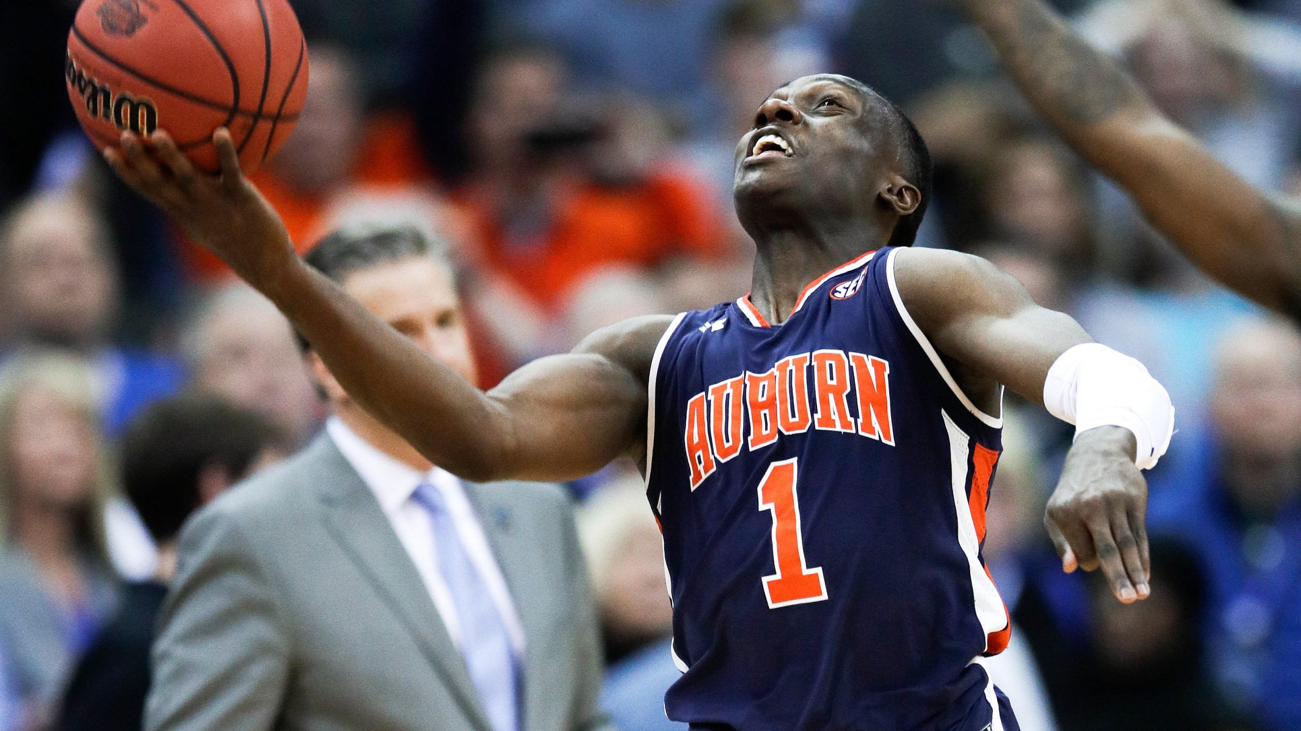 APTOPIX_NCAA_Auburn_Kentucky_Basketball_30109-159532.jpg74493041