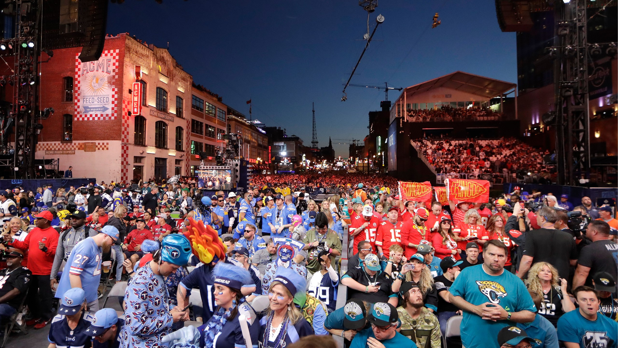 NFL Draft Football_1556336468976