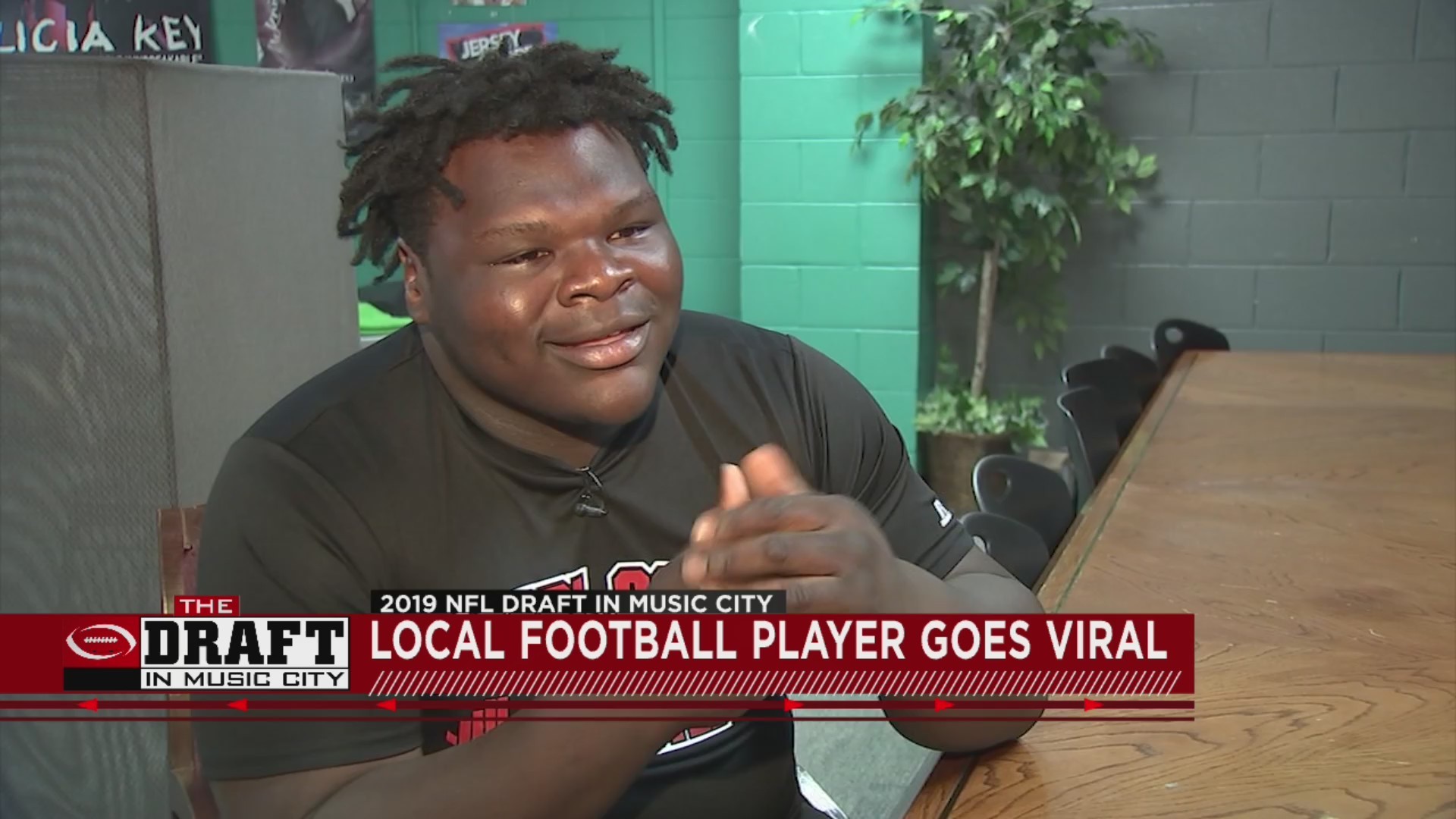 Local_football_player_goes_viral_after_N_0_20190426221649