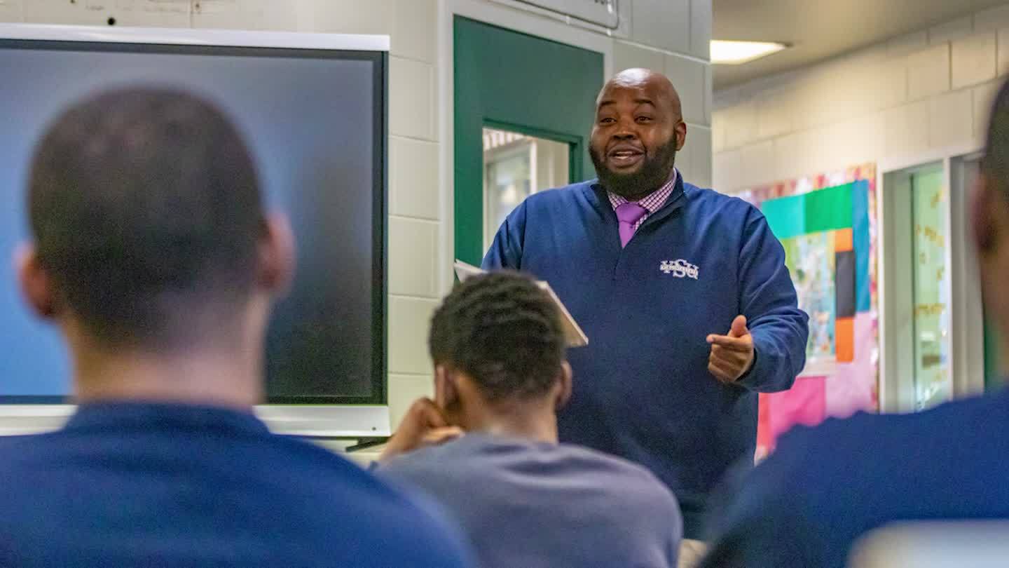 McEachin_honors_National_Teacher_of_the__0_20190503204206