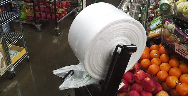 A roll of plastic bags inside Sheridan Fruit Company in Portland, December 26, 2019 (KOIN)