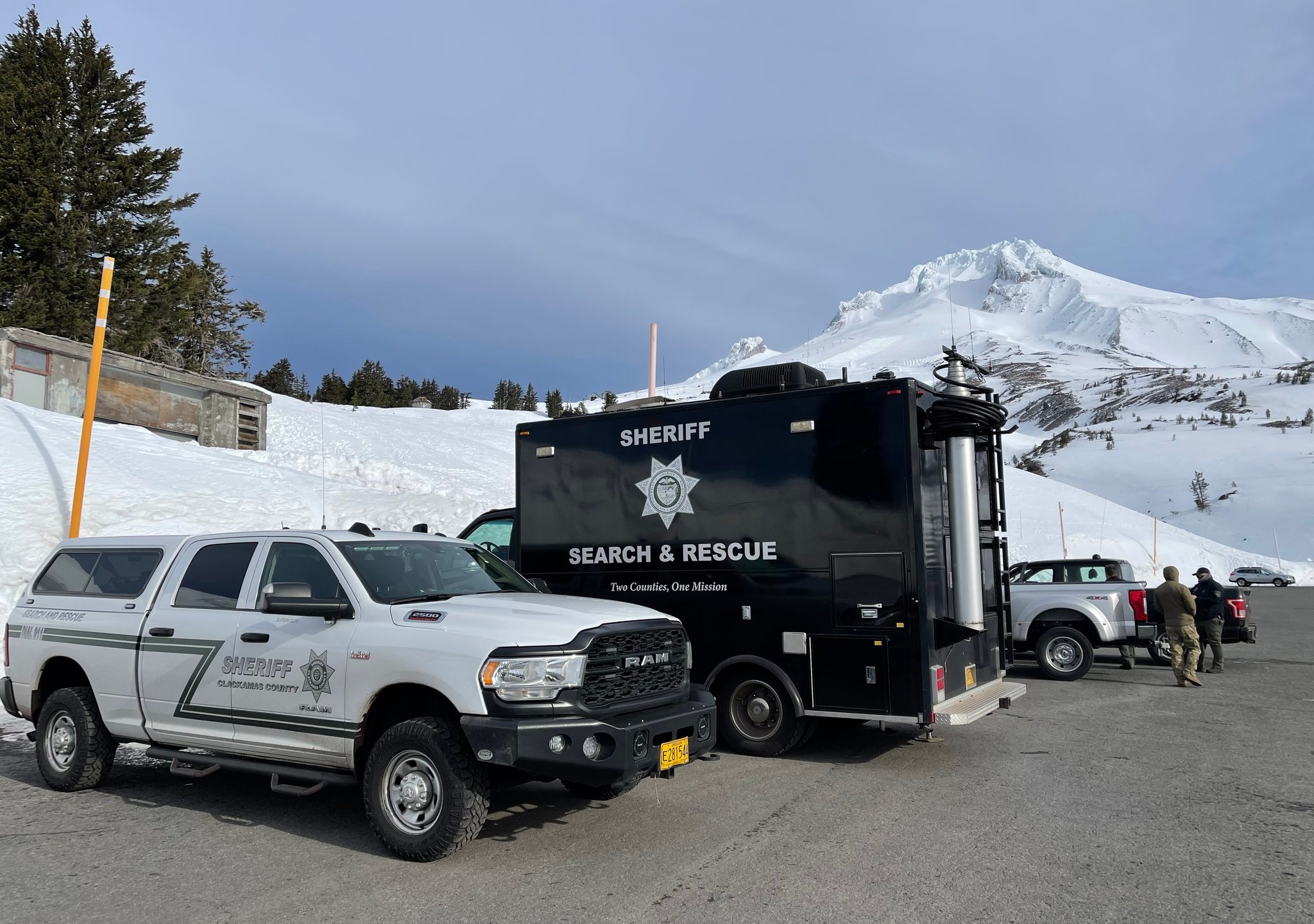 Mt. Hood climbers fall, 1 dead