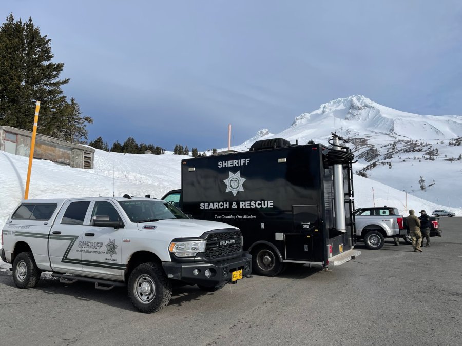 Mt. Hood climbers fall, 1 dead