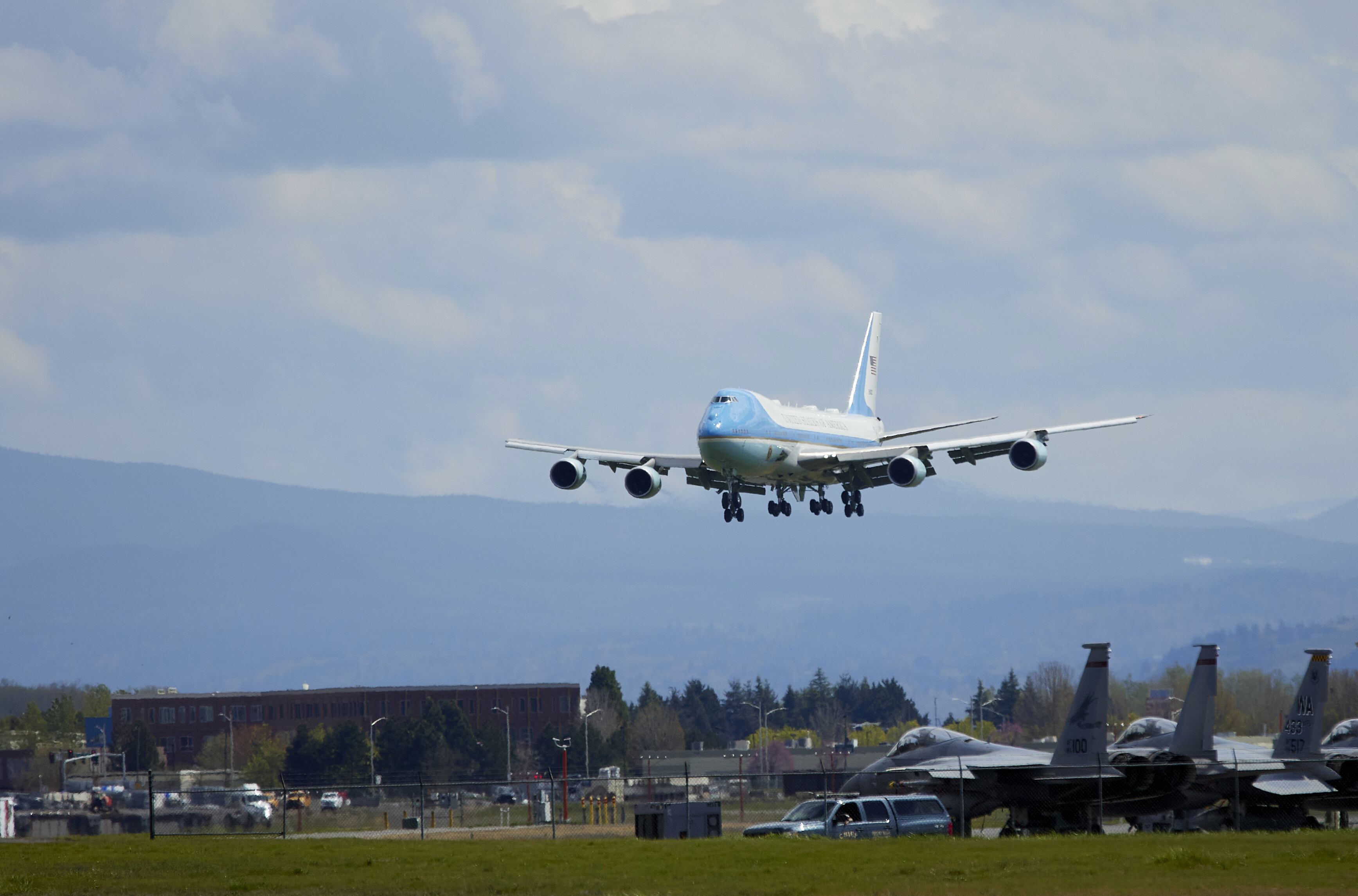 Live Blog: President Biden arrives in Portland to talk infrastructure, raise money