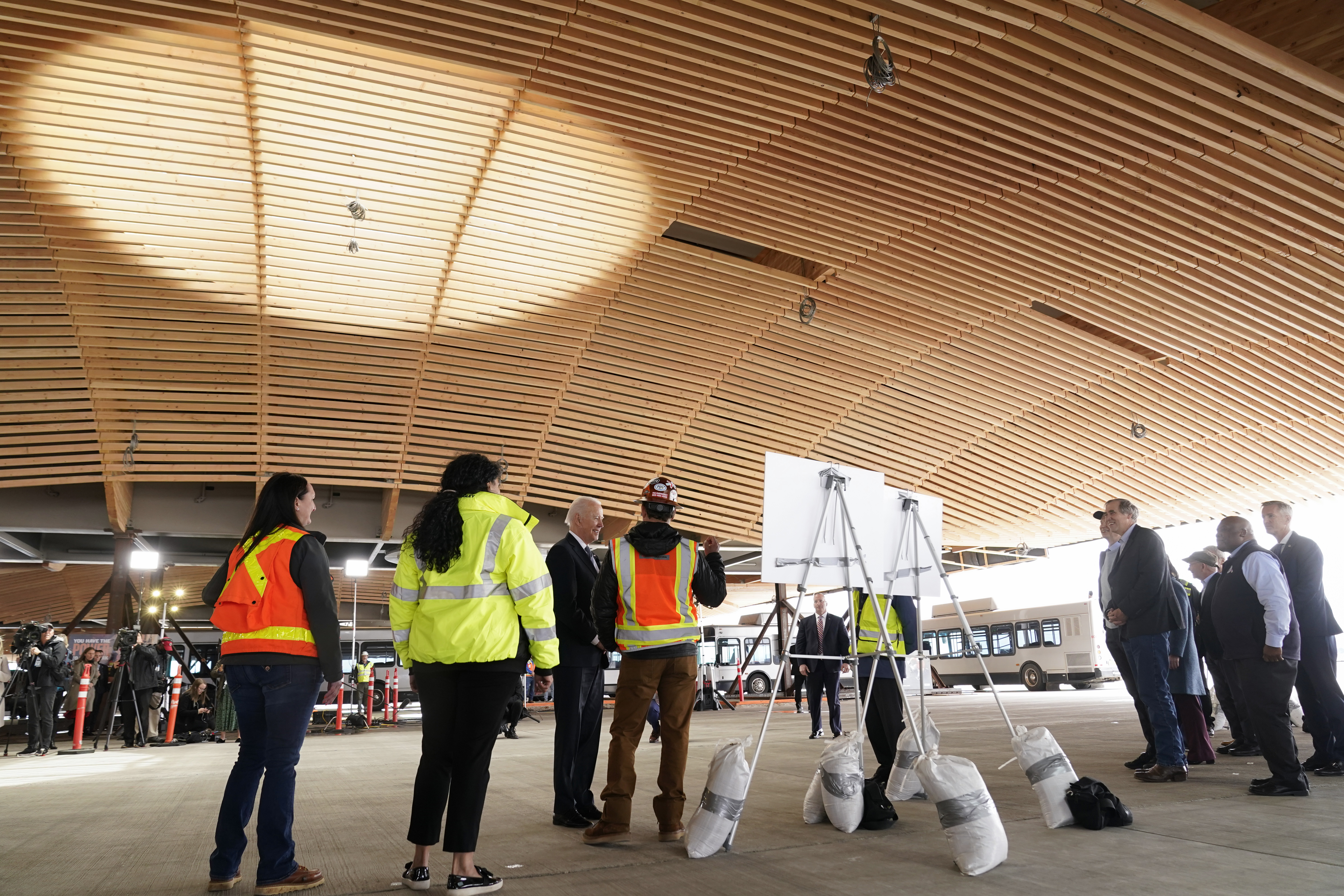 Live Blog: President Biden arrives in Portland to talk infrastructure, raise money