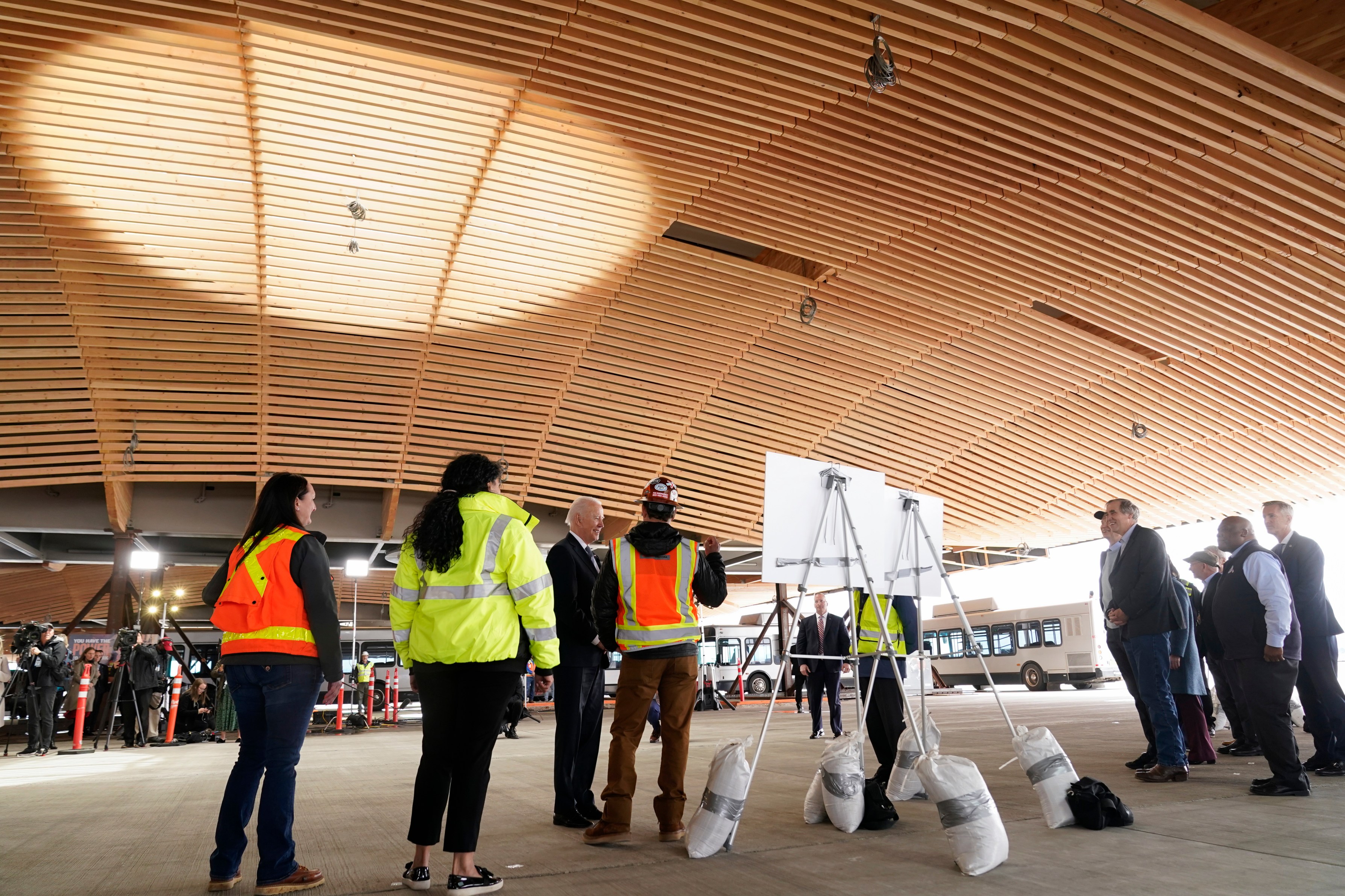 Live Blog: President Biden arrives in Portland to talk infrastructure, raise money