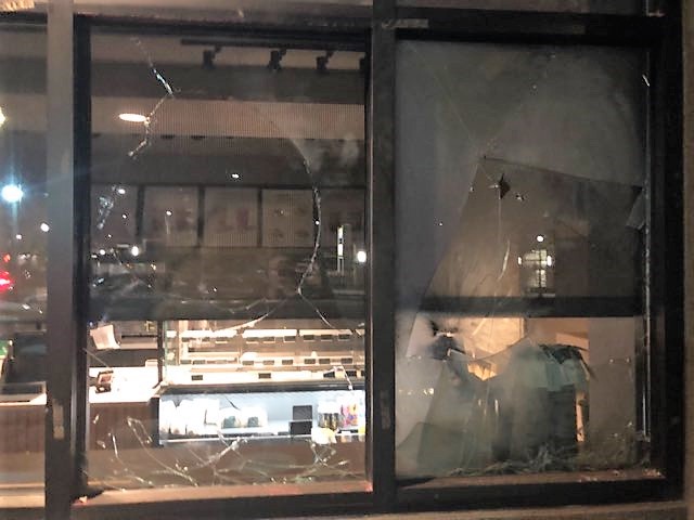 Police: North Portland demonstrators smashed windows, committed arson