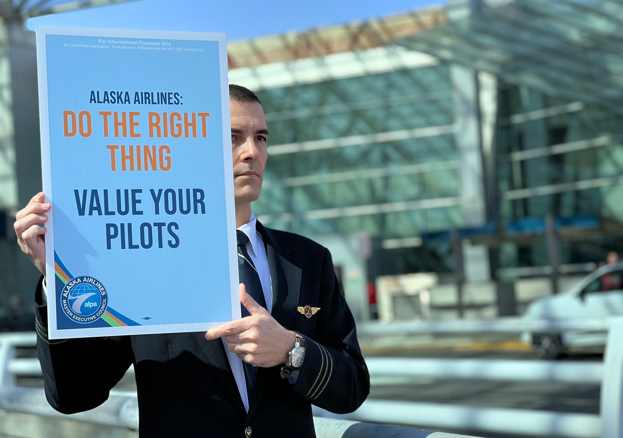 Passengers stranded in Portland as Alaska Airlines pilots take to the picket lines