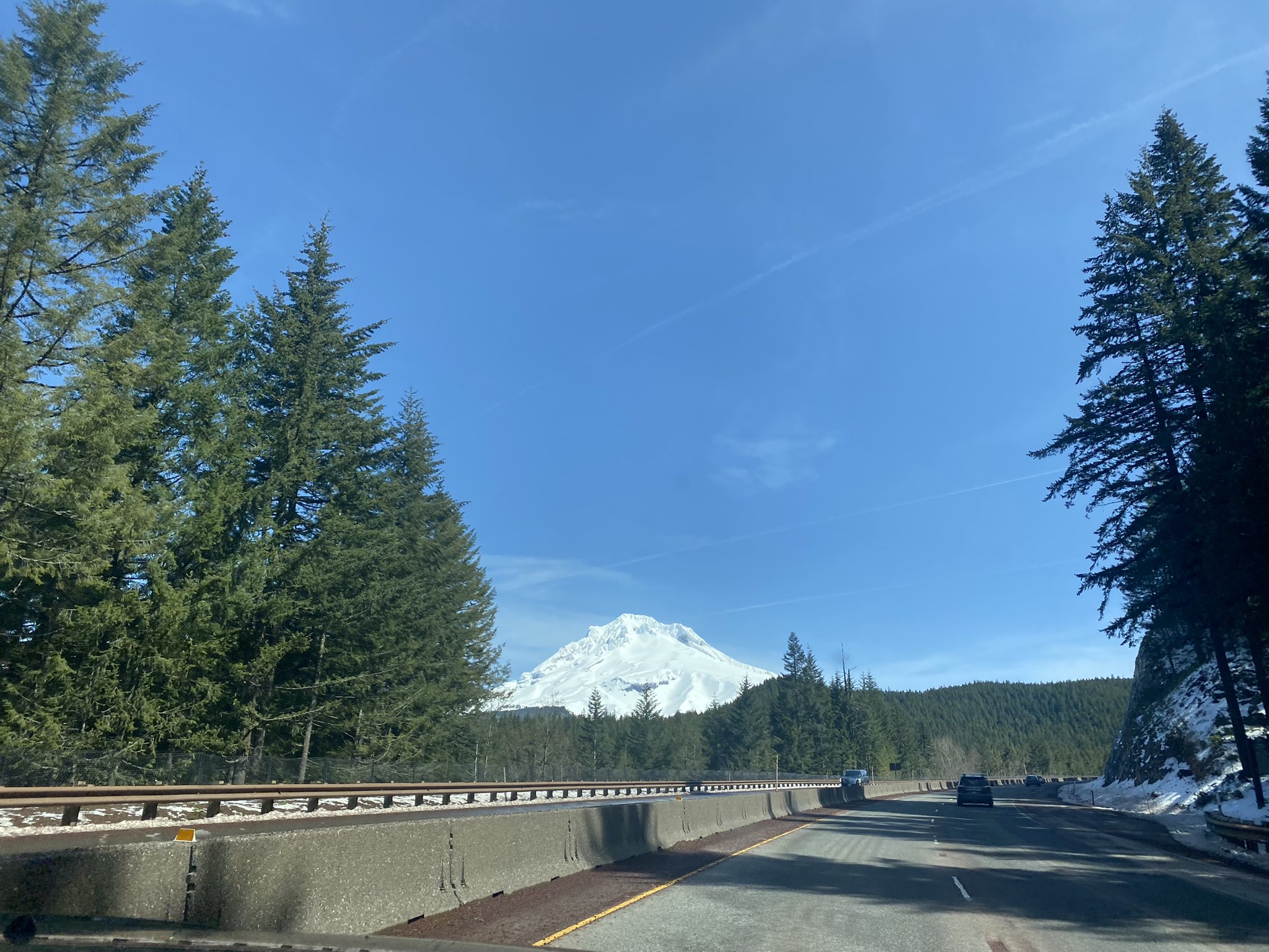 Crews search for missing snowboarder at Mt Hood Meadows