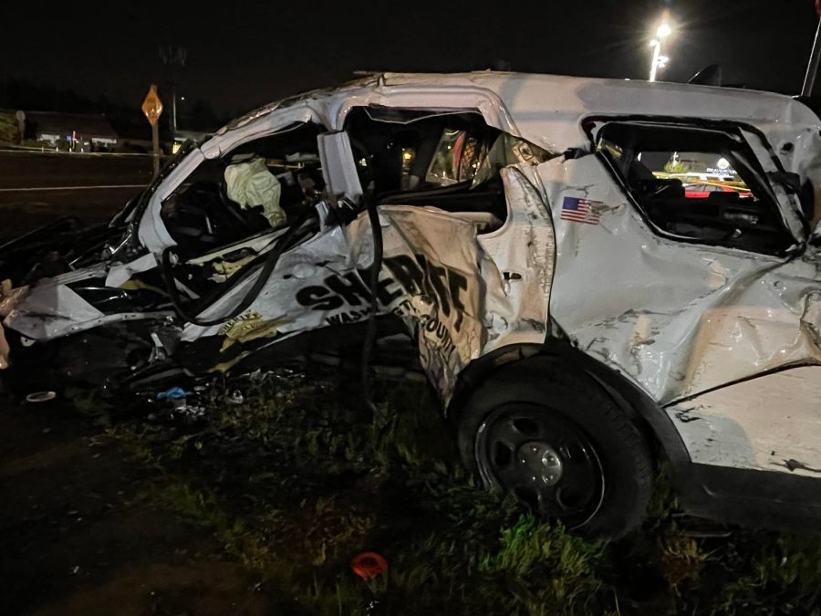 Two people were killed and four others, including a Washington County deputy, were critically injured in a crash on Tualatin Valley Highway in Beaverton early Wednesday morning, officials said.