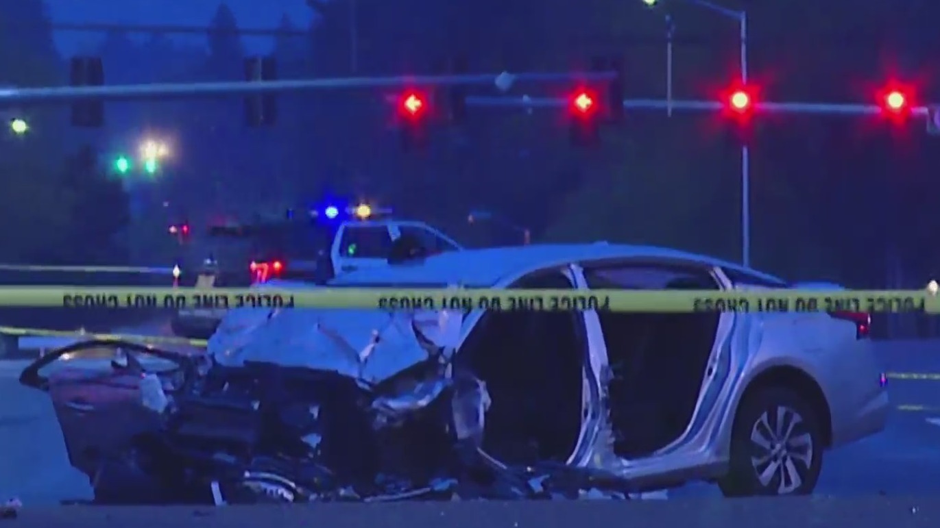 Two people were killed and four others, including a Washington County deputy, were critically injured in a crash on Tualatin Valley Highway in Beaverton early Wednesday morning, officials said.