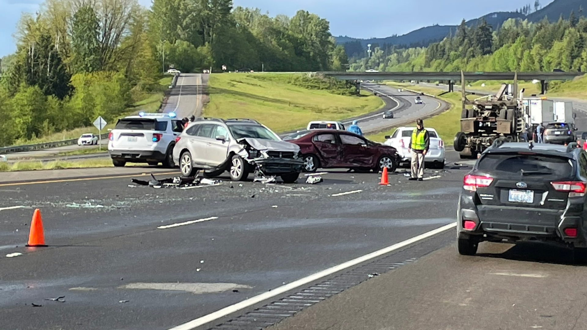 Multiple crashes with cars, semis shut down I-5 near Kelso, 1 dead