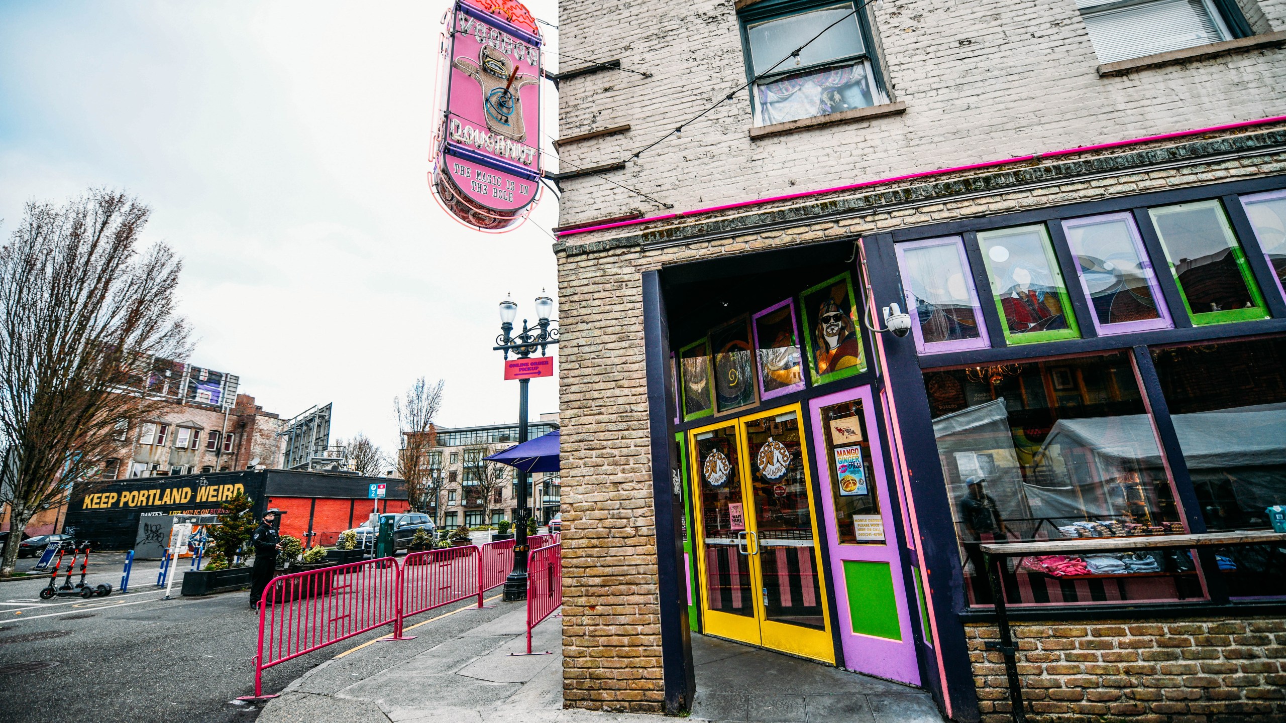 Voodoo Doughnut Old Town store