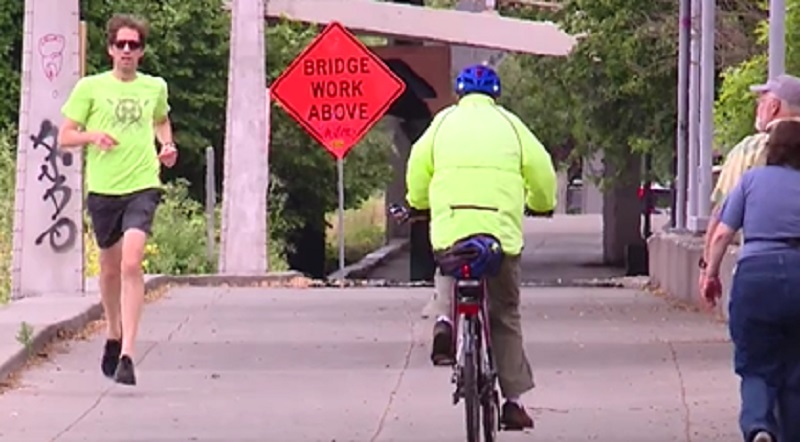 People on the Eastbank Esplanade in downtown Portland, July 3, 2022 (KOIN)