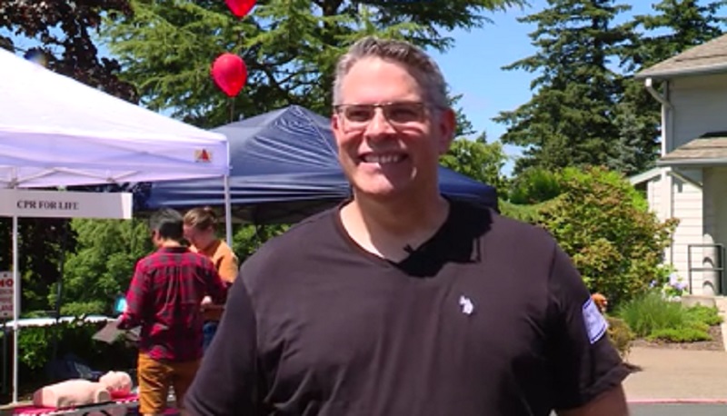 Family Ministry Pastor John Durken at a Need for Narcan event in Clackamas County, July 23, 2022 (KOIN)