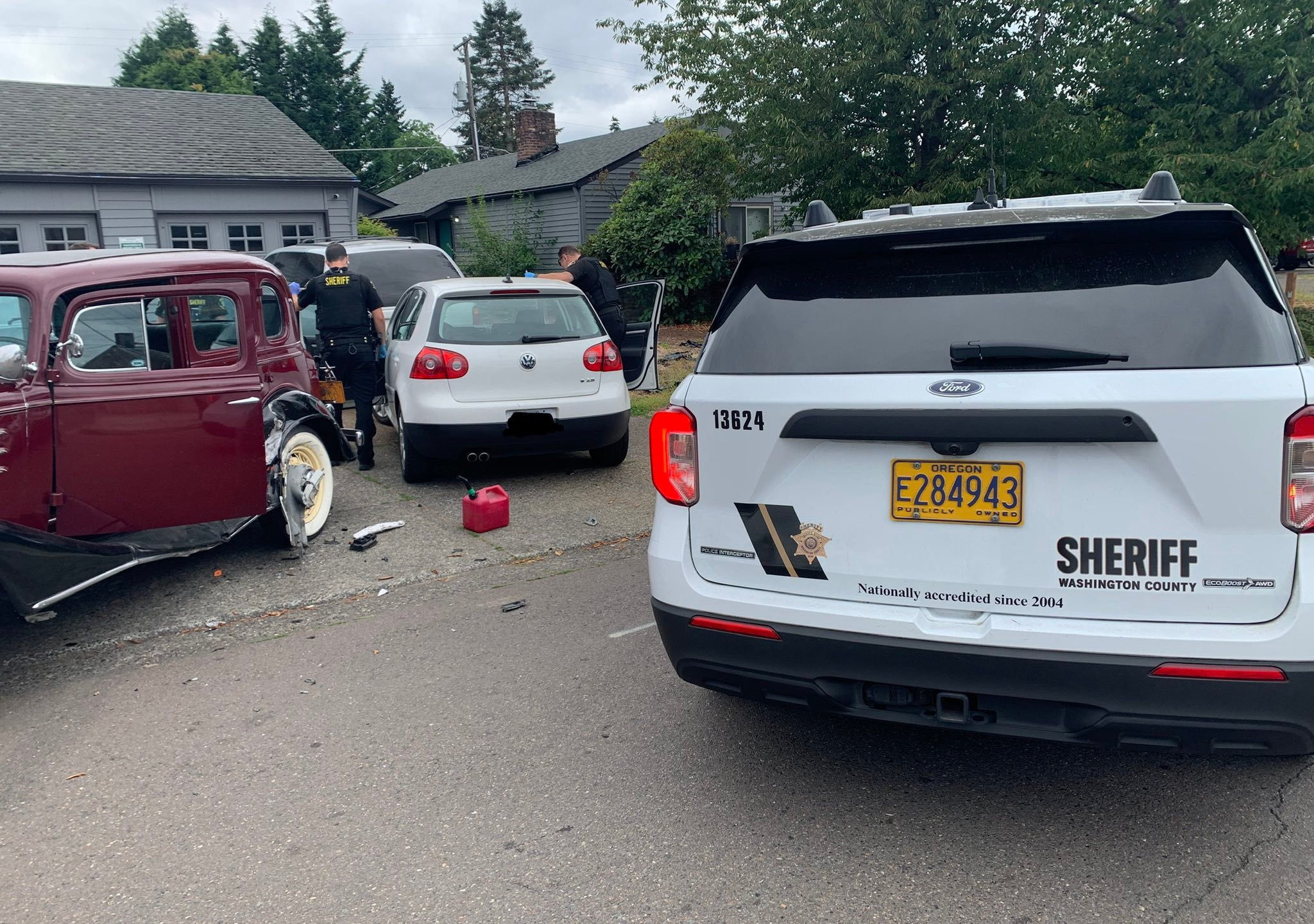 Washington County Sheriff's Office: Suspect flees from stolen car crash, possibly armed