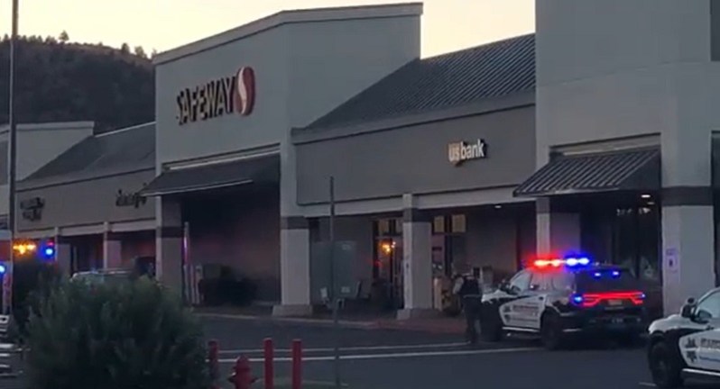 A heavy police response arrived to a potential shooting at The Forum shopping center in Bend, August 28, 2022 (Courtesy: Central Oregon Daily Facebook)