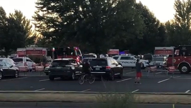 A heavy police response arrived to a potential shooting at The Forum shopping center in Bend, August 28, 2022 (Courtesy: Central Oregon Daily Facebook)