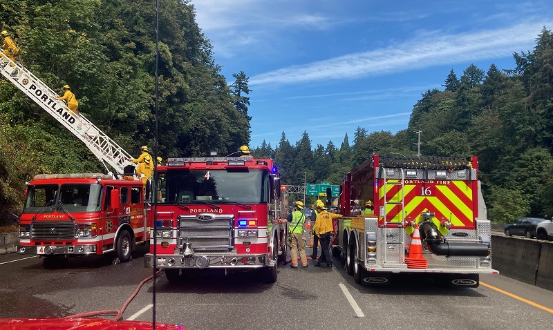 Portland Fire & Rescue crews closed Hwy 26 to battle a car fire that spread up the hill near SW Jefferson, August 21, 2022 (PFR)