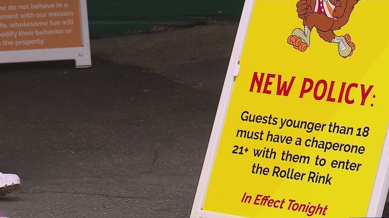 A new chaperone policy for the roller skating rink is now in place at Oaks Amusement Park in Portland, August 20, 2022 (KOIN)