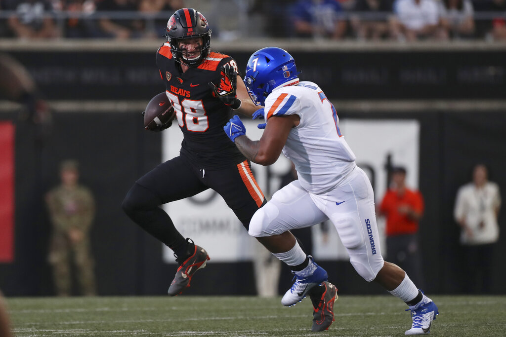 Oregon State tight end Luke Musgrave (88) tries to dodge Boise State linebacker Ezekiel Noa (7) during the first half of an NCAA college football game Saturday, Sept. 3, 2022, in Corvallis, Ore. (AP Photo/Amanda Loman)