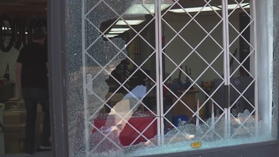 Windows in 6 businesses along SW Salmon in Portland were smashed, September 27, 2022 (KOIN)