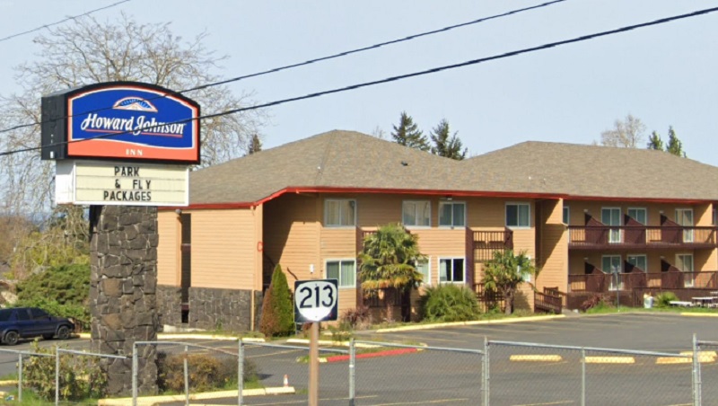 A Google Street View of the Howard Johnson hotel at 8247 NE Sandy Boulevard in Portland, September 25, 2022 (Google)