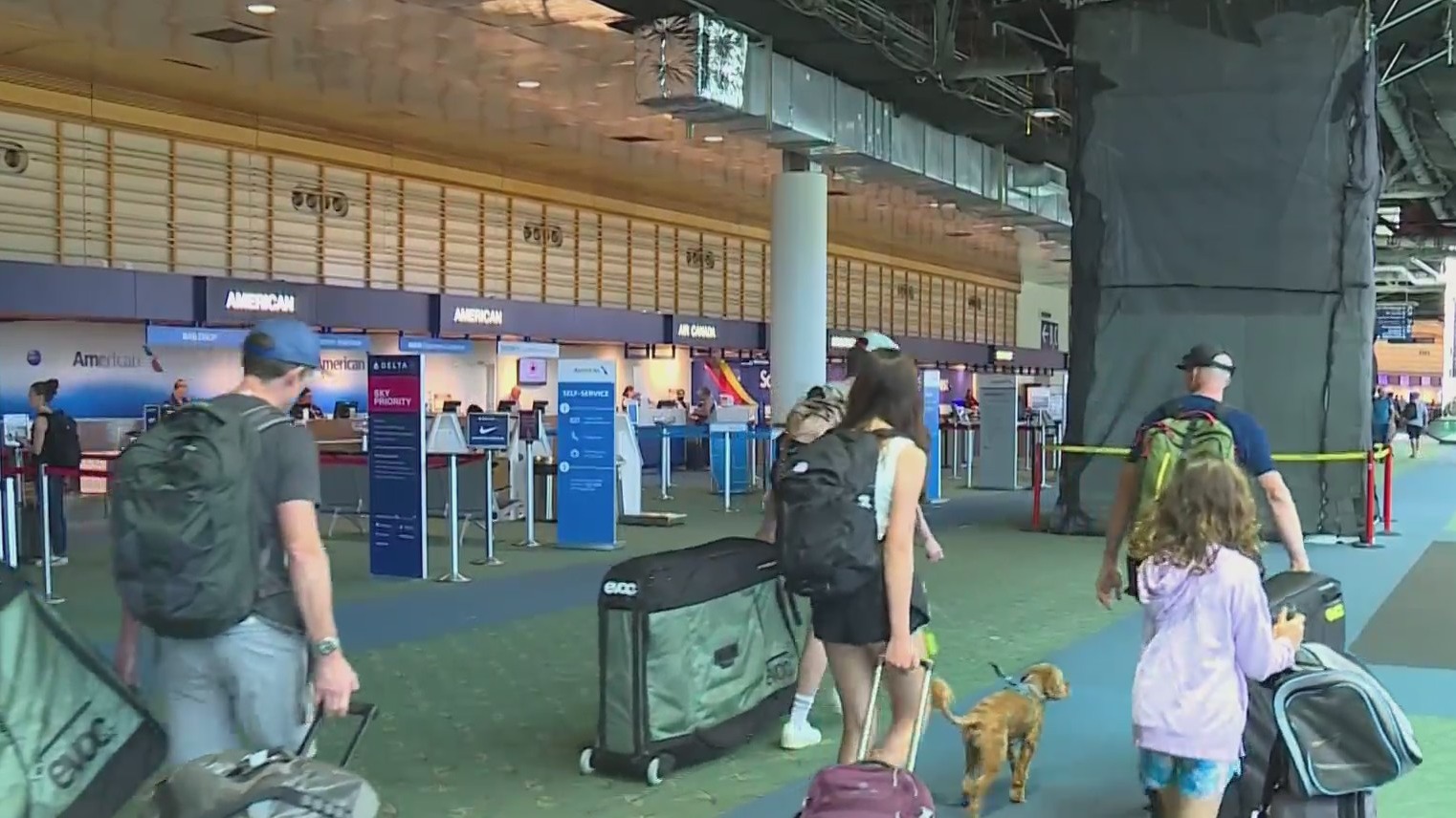 Travelers at the Portland International Airport on September 5, 2022. (KOIN)