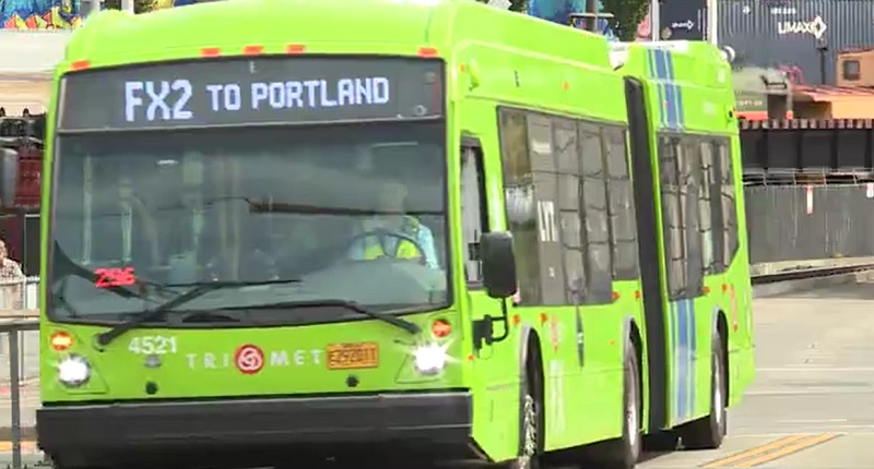 A TriMet FX "bendy bus" on the road during the grand opening ceremony, September 17, 2022 (KOIN)