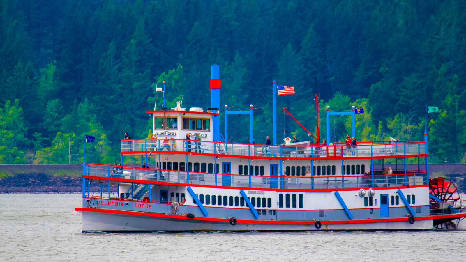 Columbia Gorge Sternwheeler_Side_Photo by Aaron Greene