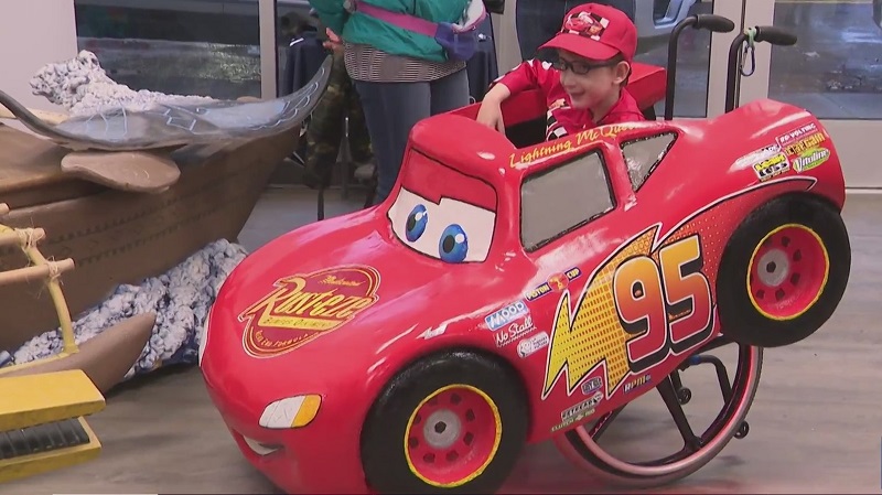 Evan Hermanson got a "Lightning McQueen" wheelchair from Magic Wheelchair, October 13, 2022 (KOIN)