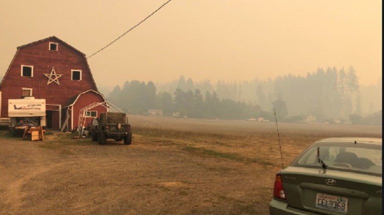 Smoke from the Nakia Creek Fire was thick in the air near Hockinson as people evacuated, October 16, 2022 (KOIN)